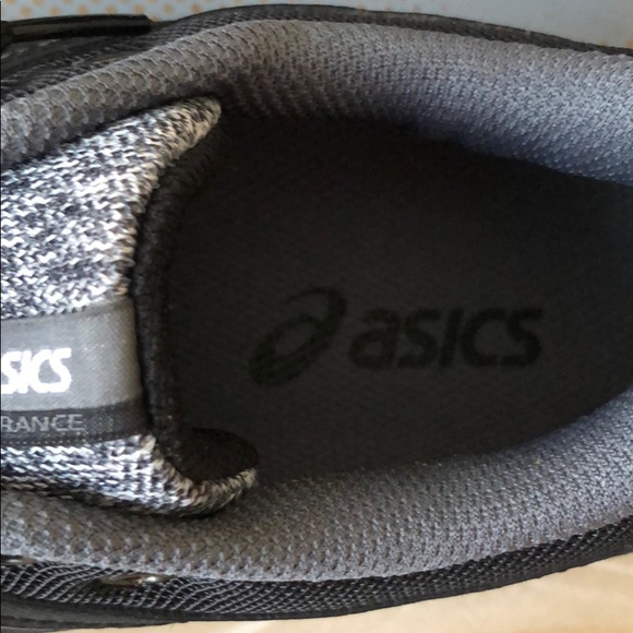 NIB women’s ASICS shoes  - Picture 7 of 8